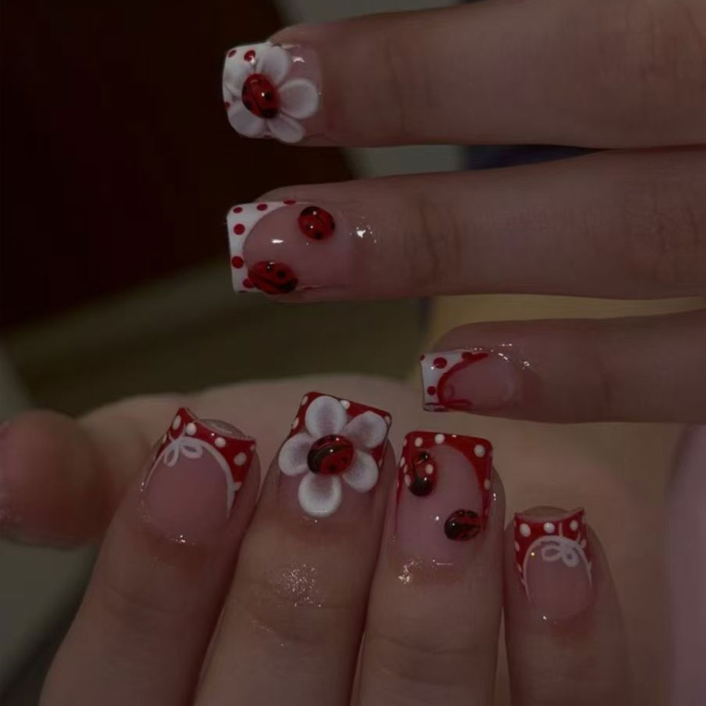 Nail Art Red - 24 штуки в наборе. Прямоугольные 3D-гелевые