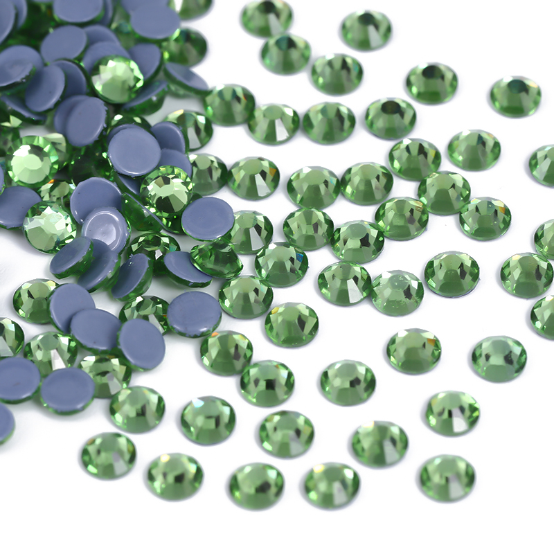 Стеклянный изумрудный перидот, – обзор и цена Nail Art Emerald Green