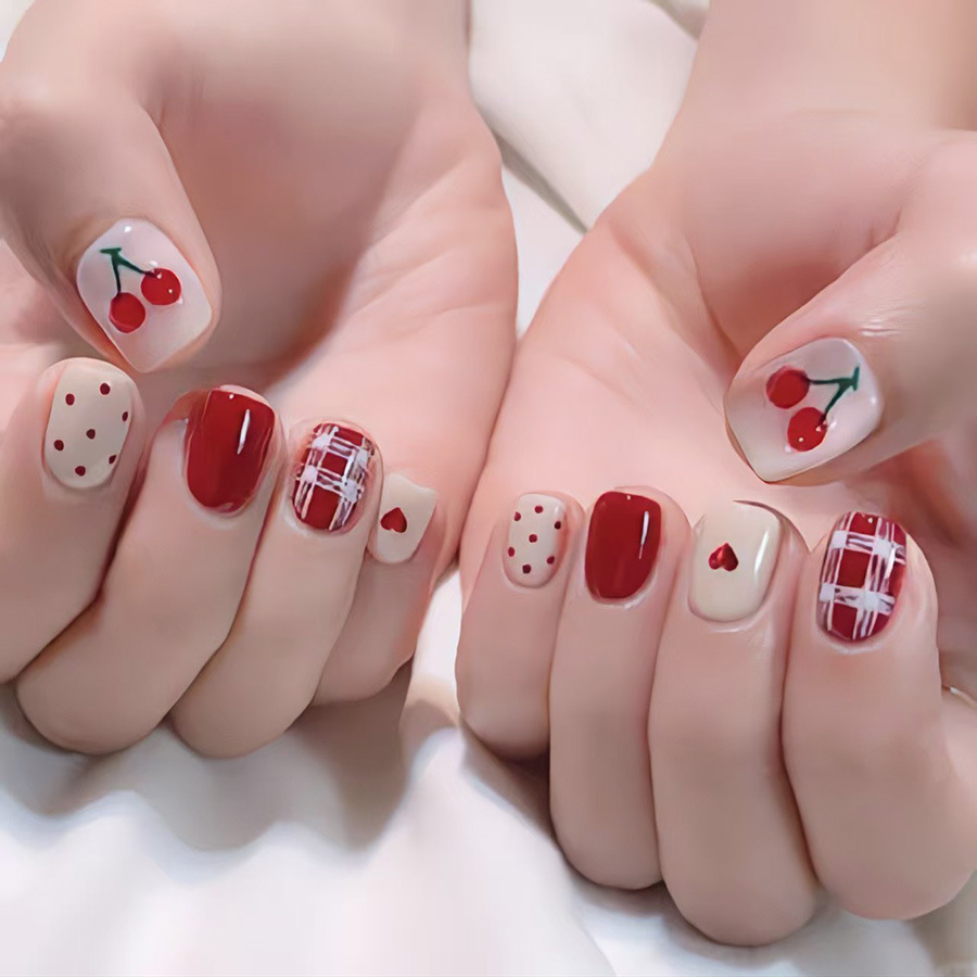Короткие квадратные накладные  – обзор и цена Nail Art Red