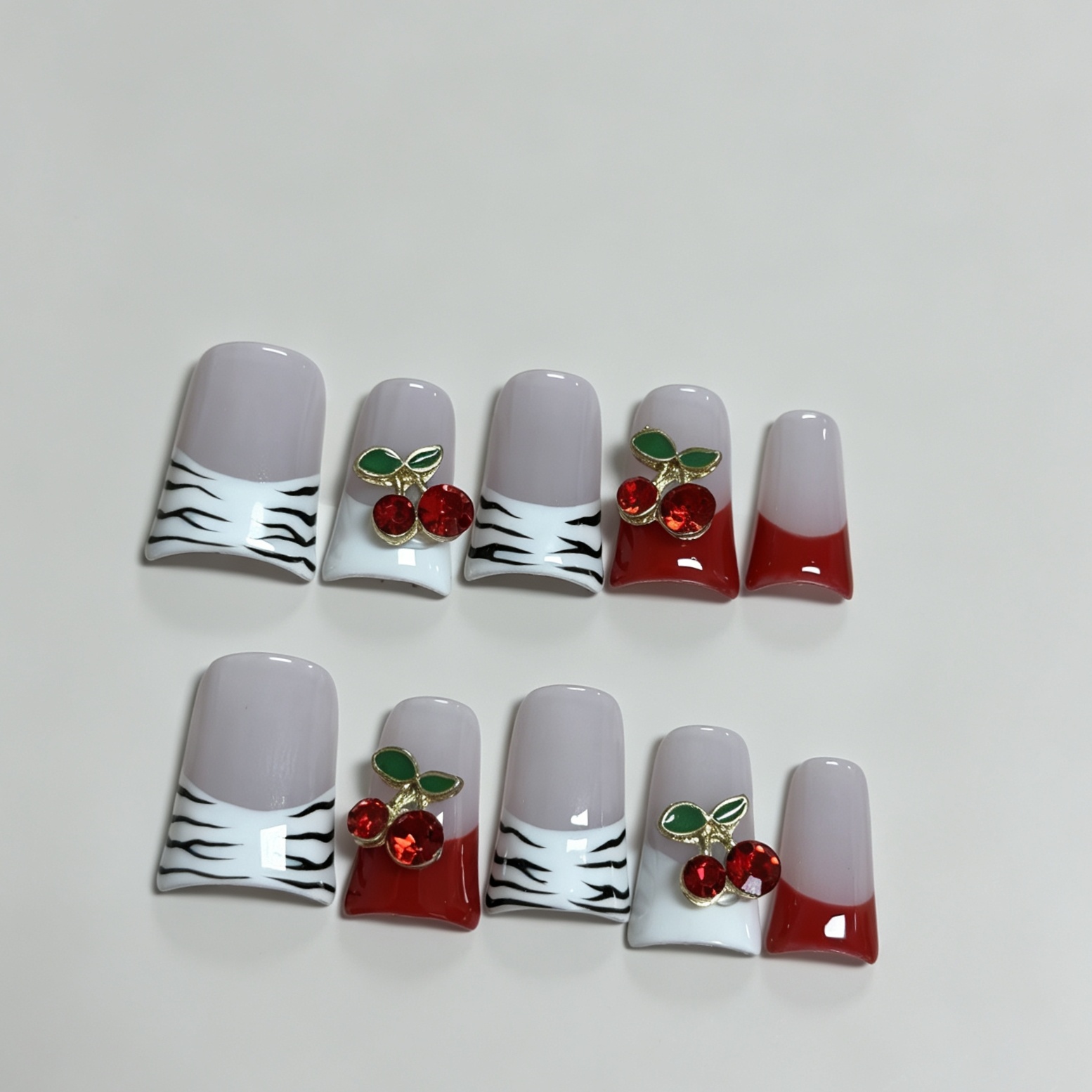 Накладные ногти средней длины, – обзор и цена Nail Art Red